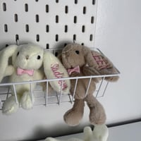 ميدالية أرنب ( تطريز)