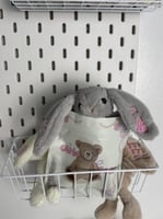 ميدالية أرنب ( تطريز)