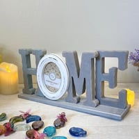 برواز صورة كلمة HOME مناسبات سعيدة