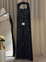 فستان سهرة أسود توب مطرز مع شال