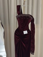 فستان مخمل عنابي