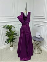 سهرة بنفسجي ملكي بأكتاف بارزة وتنورة بطيات جانبية...