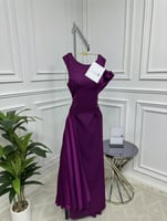 سهرة بنفسجي ملكي بأكتاف بارزة وتنورة بطيات جانبية...