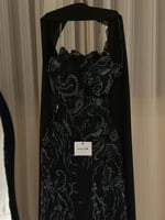 فستان سهرة أسود توب مطرز مع شال