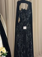 فستان سهرة أسود توب مطرز مع شال