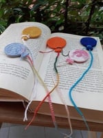 فاصل كتب كروشيه بأشكال والوان متنوعة -قطعتين- Book...