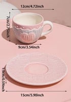 كوب وردي بتصميم يشبه غرز الكروشيه ☕️ – لكل عاشقات...