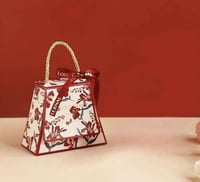 توزيعات للكبار جاهزة ومعبئة "5 حبات" لون احمر