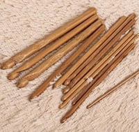 مجموعة إبر كروشيه خشبية بأحجام متعددة