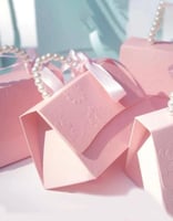 توزيعات للكبار جاهزة ومعبئة "5 حبات" كبيرة "L" لون...