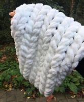 شال للرقبة بخيوط بوفي