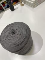 خيوط تيشيرت رمادي غامق جداً أفتح > ( 6 حبات )