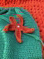 مهاد طفلة كروشيه على شكل حورية البحر بأطراف اللؤلؤ...