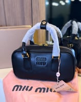 شنطة ميو ميو اسود