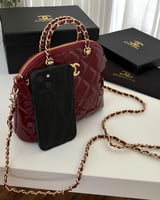 شنطة شانيل عنابي لامع صغير