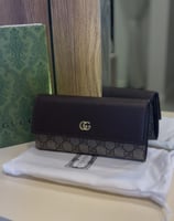 شنطة قوتشي بني داكن صغيرة