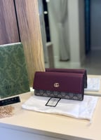 شنطة قوتشي عنابي صغير