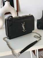 شنطة سان لوران جلد اسود