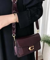 شنطة كوتش تابي عنابي غامق لامع 20سم