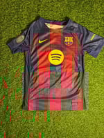 تيشيرت برشلونة الاساسي 2026 - فئة اللاعبين