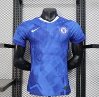 تيشيرت تشيلسي الأساسي فئة اللاعبين 2025/2026