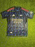 تيشيرت ارسنال الثالث فئة اللاعبين 2025/26