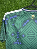 طقم المنتخب السعودي الأساسي 26/25 — فئة الجمهور