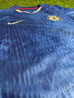 تيشيرت تشيلسي الأساسي فئة اللاعبين 2025/2026