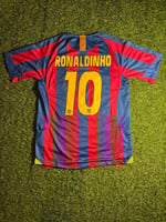 تيشيرت برشلونة 2004 - رونالدينيو 10 (نسخة كلاسيكية...