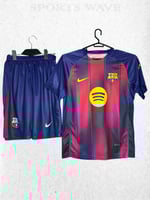 طقم برشلونة الأساسي موسم 2025/2026