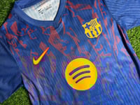تيشيرت برشلونة فئة اللاعبين 2025 - إصدار خاص من نا...