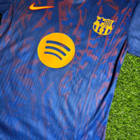 تيشيرت برشلونة فئة اللاعبين 2025 - إصدار خاص من نا...