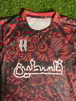 تيشيرت فلسطين إصدار خاص – تصميم تراثي أحمر وأسود