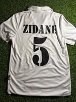 تيشيرت ريال مدريد الكلاسيكي - زيدان 5 (إصدار خاص)