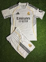 طقم ريال مدريد الأساسي موسم 2025/2026