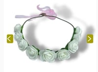 طوق ورد أبيض