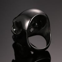 خاتم جمجمة تيتانيوم اسود