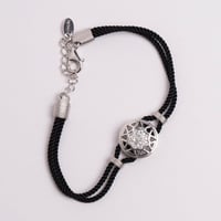 سوارة كلاسيك مع فضة مطلي بالروديوم مرصعة بأحجار ال...