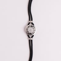 سوارة كلاسيك مع فضة مطلي بالروديوم مرصعة بأحجار ال...