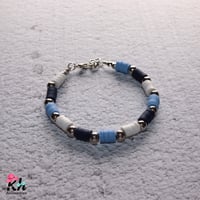 كحلي وسماوي وأبيض