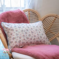 3470 كوشن مطرز بوجهين من جرين جيت Laura Dusty