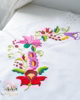 3693 مفرش انتيك مطرز لمسة الأزهار