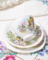 3733 كوب مع صحنين انتيك من رويال ڤيل Royal Vale (2...