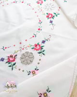 3711 مفرش مطرز انتيك Lace & Blooms