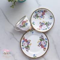 3424 كوب مع صحنين انتيك من رويال ستافورد