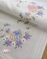 3624 مفرش مطرز دائري بهجة الربيع