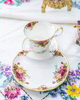 3662 كوب مع صحن انتيك من رويال البرت