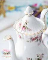 3664 ابريق شاي انتيك من رويال البرت Royal Albert