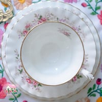 3492 كوب مع صحنين انتيك من رويال البرت Royal Alber...