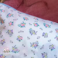 3470 كوشن مطرز بوجهين من جرين جيت Laura Dusty